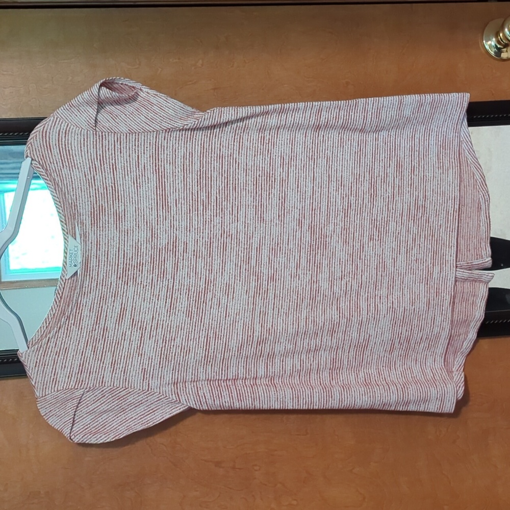 Market and spruce top size medium